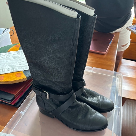 Beautiful designer leather boots perfect for fall! - Picture 1 of 4